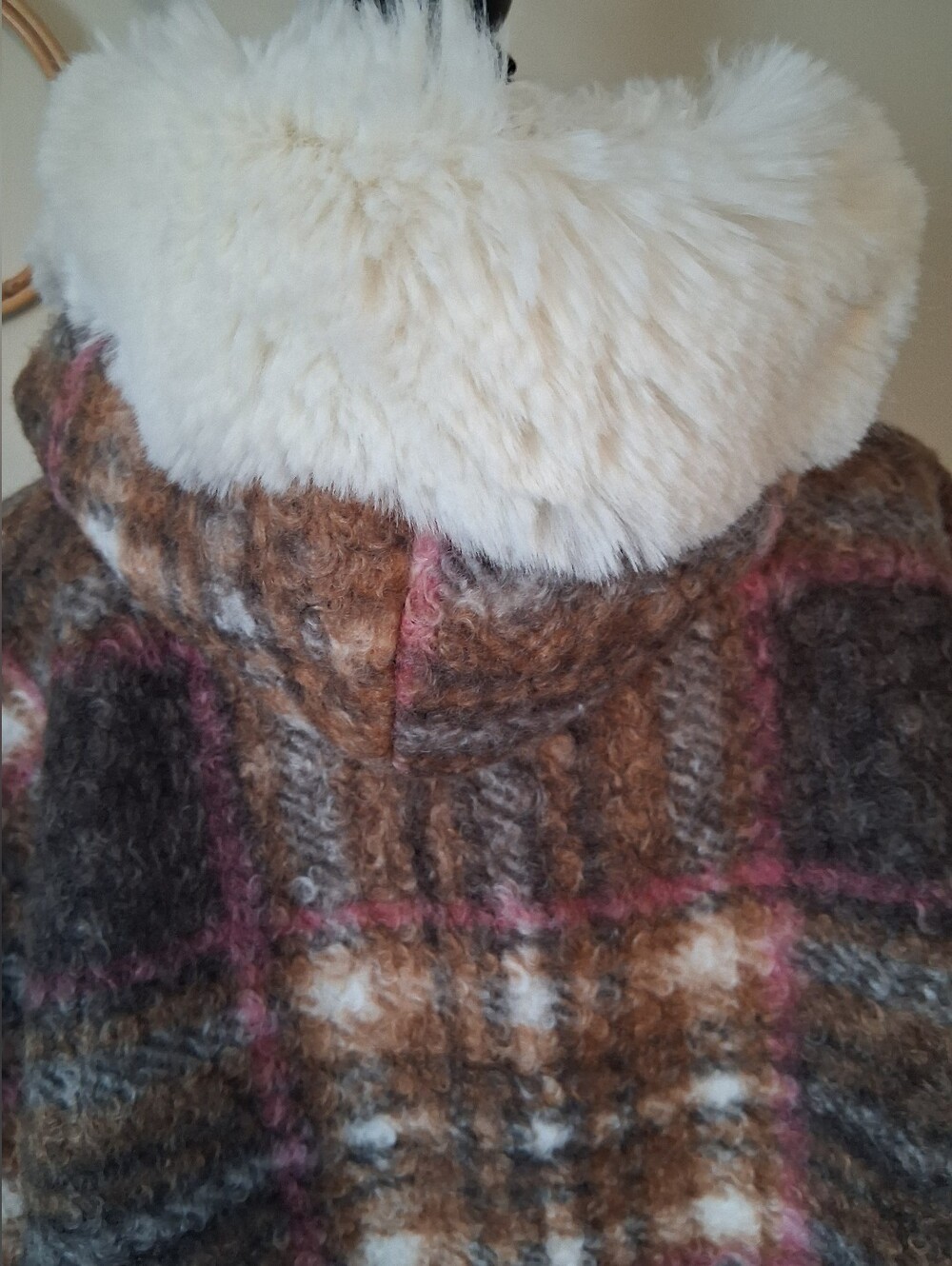 Klesis Plaid Fringe Faux Fur Hooded Poncho Multicolor Size O/S - Picture 7 of 13
